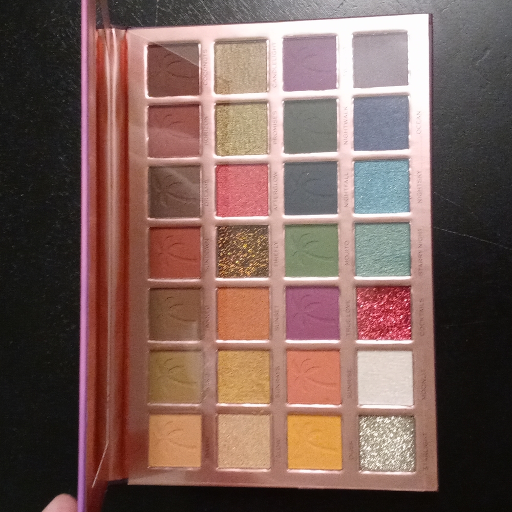 Revolution Tammi X Revolution Tropical Twilight eyeshadow palette - Picture 2 of 6